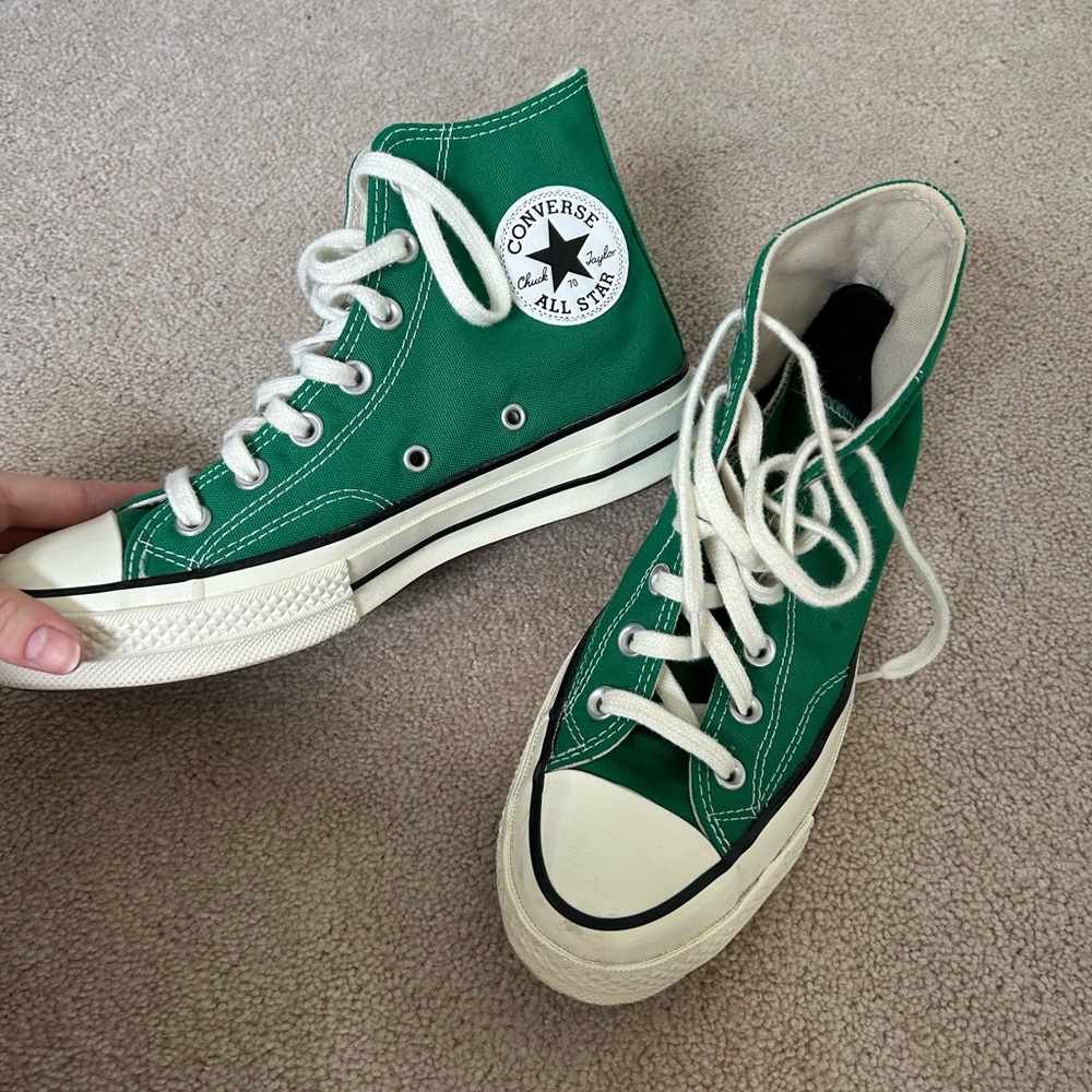 Like new green Converse!!